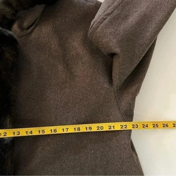 Ellen Tracy Wool Blend women’s Faux fur Coat size 14 - Picture 11 of 14